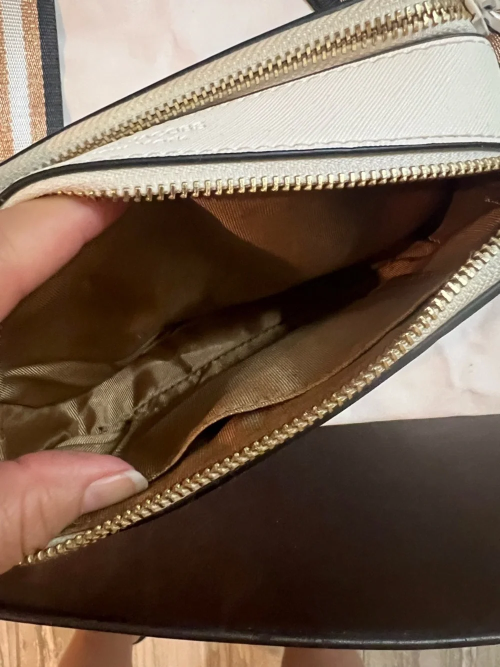 Marc Jacobs The Snapshot White Crossbody‎ Bag Wide Strap